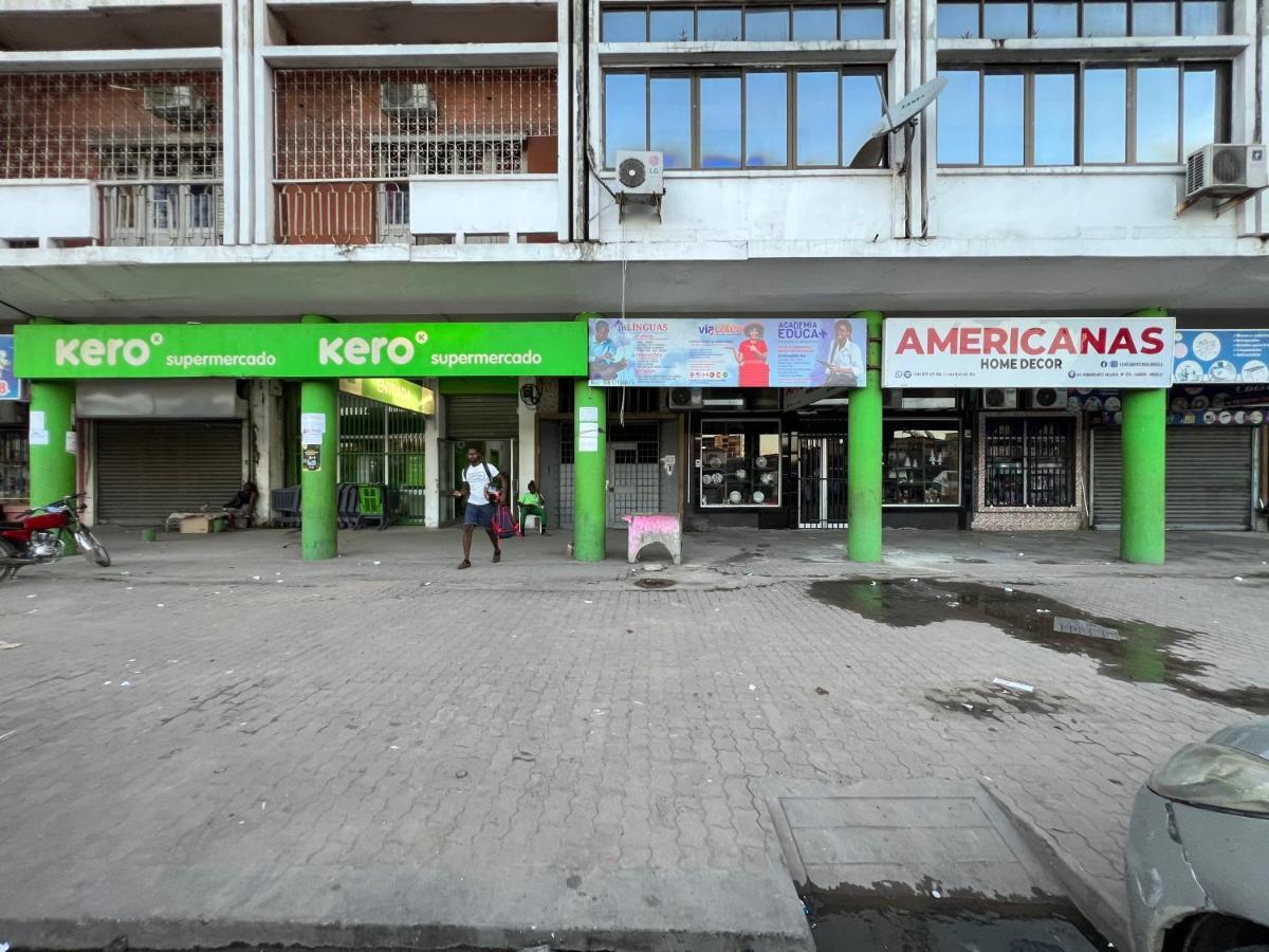 Africa Em Zona Comercial De Luanda Exterior photo